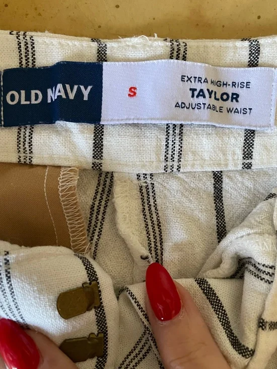 Old Navy Extra High Rise Taylor Shorts with Adjustable Waist SMALL - Picture 3 of 5